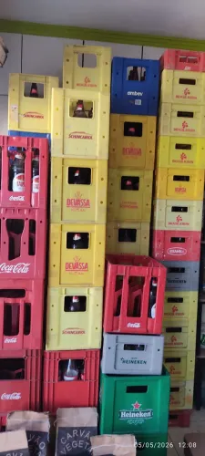 Caixas de litrão e garrafas de 20 litros 