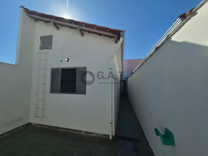 Casa para Locação em Sorocaba-SP: 2 Quartos, 1 Sala, 1 Banheiro, 1 Vaga de Garagem - Jardi