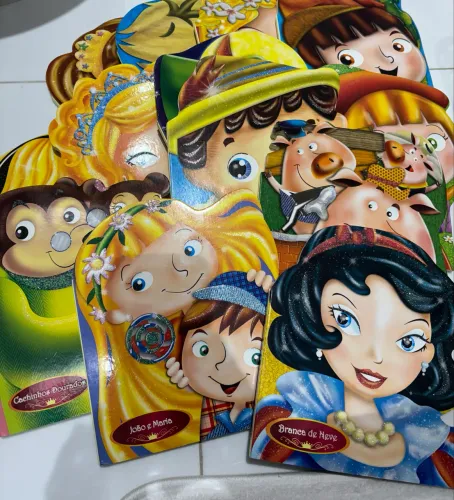 Coleção com 13 livros infantis por 60 reais 