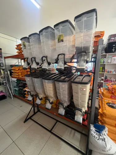Expositor de ração semi novo