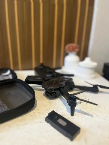 DRONE E88 COM 2 BATERIAS E MALETA