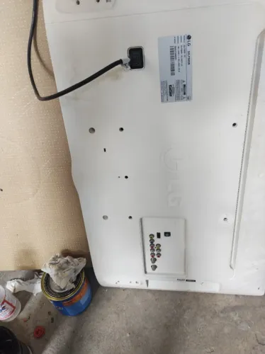 vendo ou troco Tv lg 32 tela quebrada.