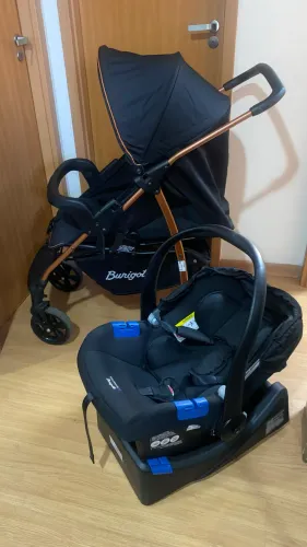 Carrinho de bebê + Bebê conforto