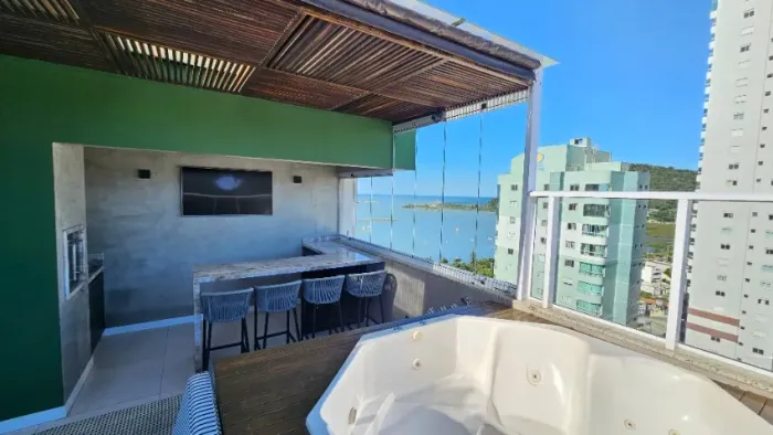 Cobertura Duplex Mobiliada com Jacuzzi no Bairro Fazenda - Itajaí