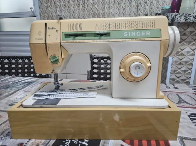 Máquina de Costura - Sanger Facilita 43