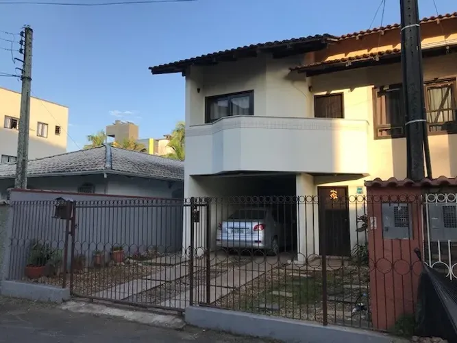 Sobrado Geminado no Bucarein