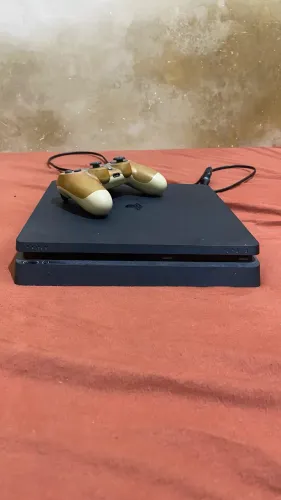 Ps4 slim +4 jogos