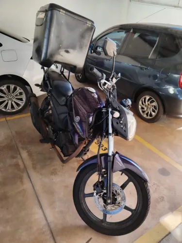 Yamaha Fazer 150 2024 - único dono, quitada, baú incluso!