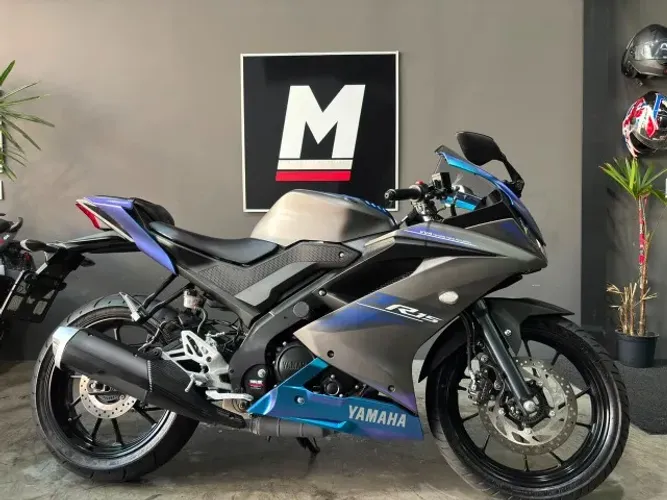 YAMAHA YZF R15 2025 2.000km - Único dono - Baixíssima km - Cor exclusiva