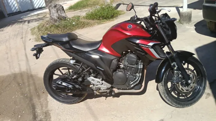 VENDO MOTO FAZER 250 CL