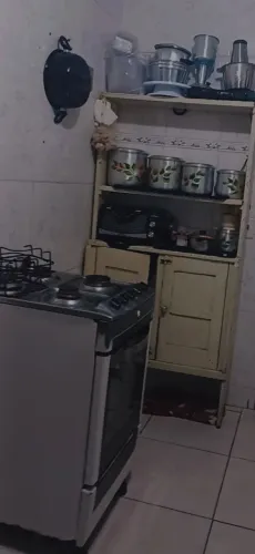 Alugo quarto mobilado para solteiros