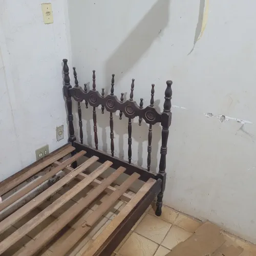 Cama em Madeira Maciça