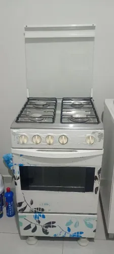 Vende-se um fogão de 4 boca funcionando certinho todas as bocas retira no local