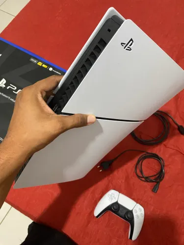 Ps5 slim com apenas 1 mês de uso