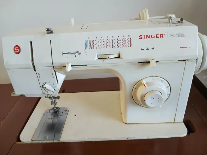 Máquina de costura singer