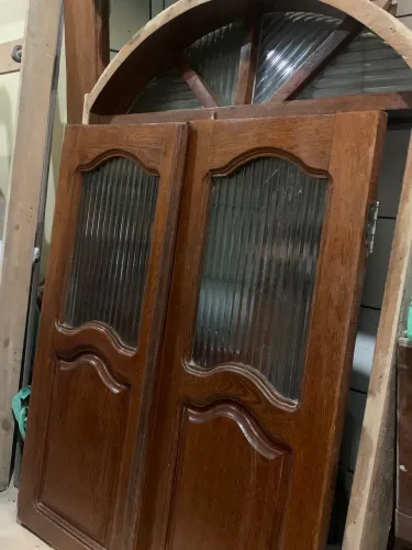 Vendo janela em madeira angelim