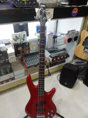 Baixo profissional ibanez