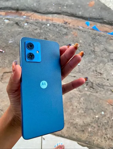 Vendo motog54 tela trincada mais não intenferi em nada