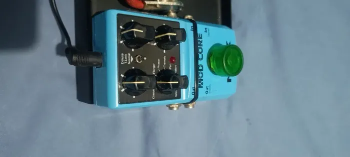 Pedal multi efeitos de guitarra nux mod core 8em1