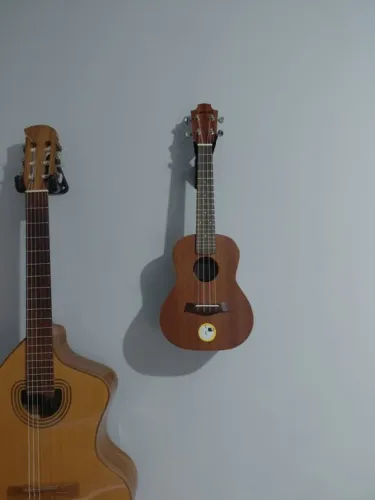  Ukulele Benson Concert com cordas Aquila