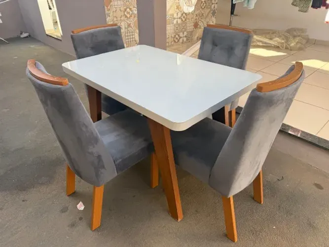 Mesa Jantar 4 Cadeiras - Tampo Vidro e Madeira - Menos de 2 Anos de Uso - Muito Conservada