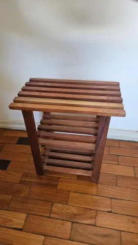 Banco ou mesa de cabeceira madeira ripado