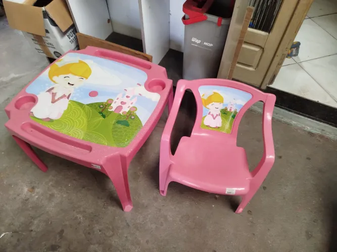 Mesa e cadeira infantil