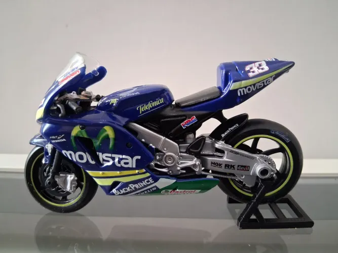 Miniatura Moto GP Maisto Honda 2005 #33 Marco Melandri - Escala 1/18