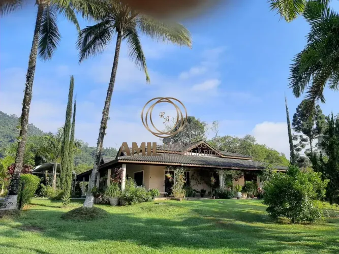RS RA AMIL VENDE SITIO 16MIL M² COM RIO NOS FUNDOS, 2 PISCINAS, CAMPO FUTEBOL, POMAR, SA