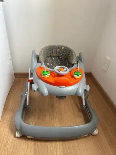 Andador de bebê marca Galzerano