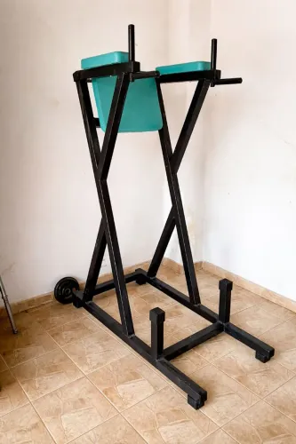 Estação de Paralelas / Abdominal / Tríceps - Estrutura Reforçada Academia