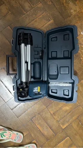 Laser Com Tripé Bosch