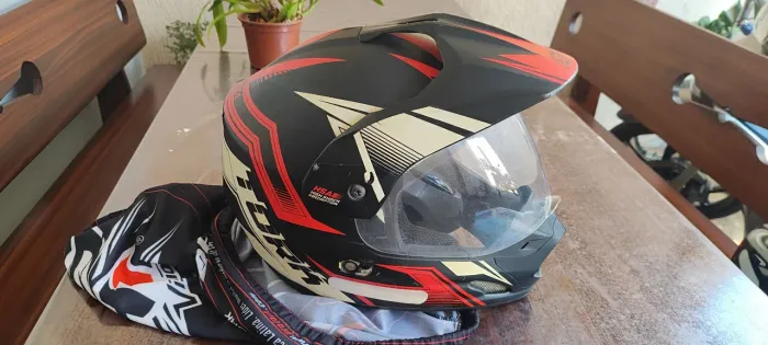 Vendo Capacete, usado poucas vezes