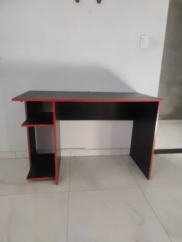VENDO MESA GAMER EM PERFEITO ESTADO!!!!!!