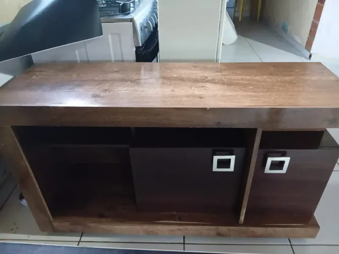 Rack para TV Amadeirado (Excelente Estado) - Entrega Grátis!