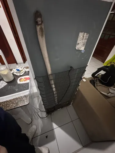 Geladeira smaltec com defeito para gelar