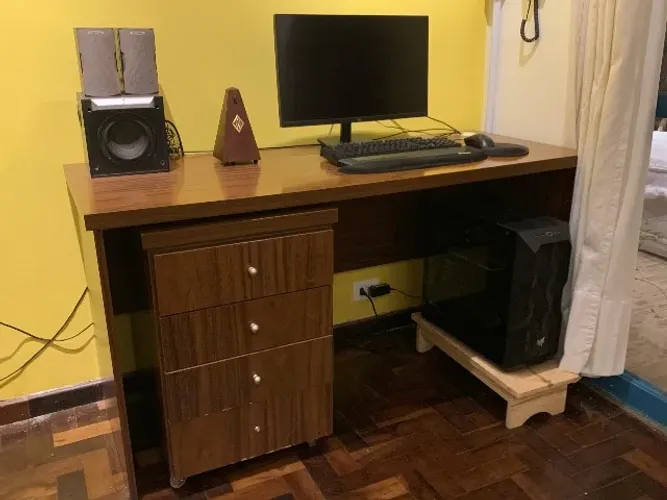 Escrivaninha com gaveteiro, em ótimo estado