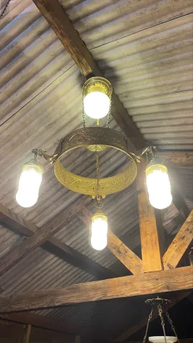 Lindo lustre com belíssimos detalhes