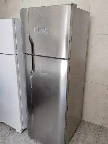 Geladeira Electrolux Frost Free TF39S Inox 310L (220V) menos de dois anos de uso.