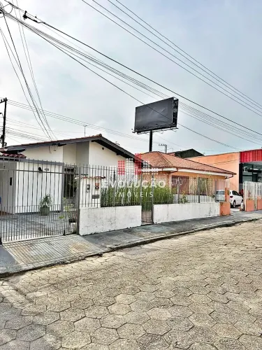 Casa disponível para venda no bairro Kobrasol, São José/SC, 3 dormitórios: