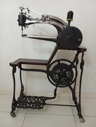 maquina para costurar couro - antiguidade