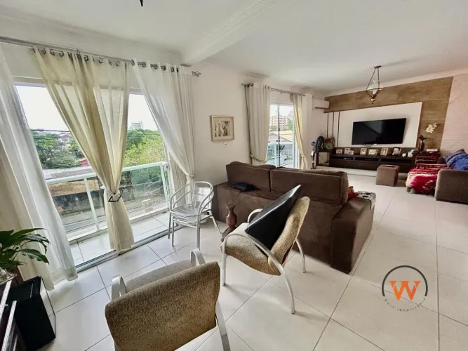 Casa para venda com 4 quartos, 359 m² - Coloninha. Florianópolis.