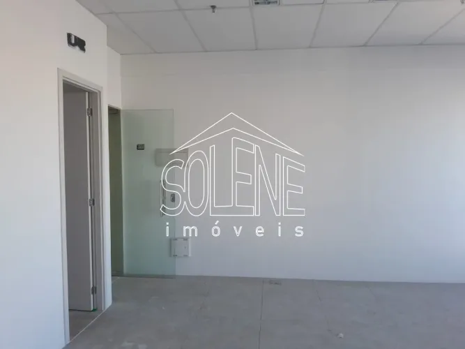 SALA PARA VENDAS NO CENTRO DE OSASCO MEDINDO 34,70M² DE ÁREA ÚTIL E 1 VAGA DE GARAGEM.
