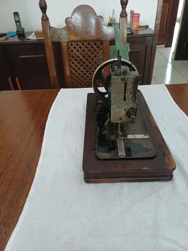 Máquina De Costura Antiga Dietrich Vesta