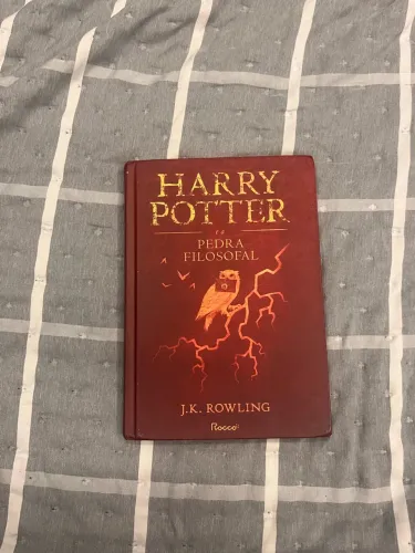 Livro harry Potter e a pedra filosofal