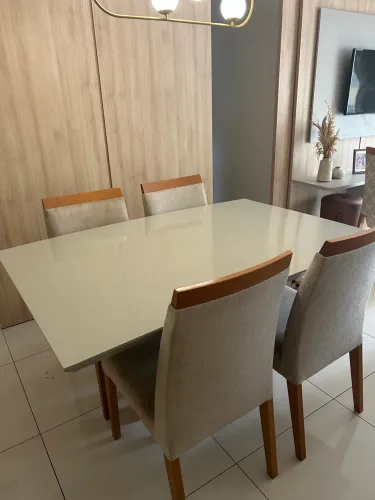 Mesa de jantar em MDF