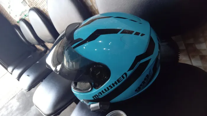 Capacete novo com viseira fumê