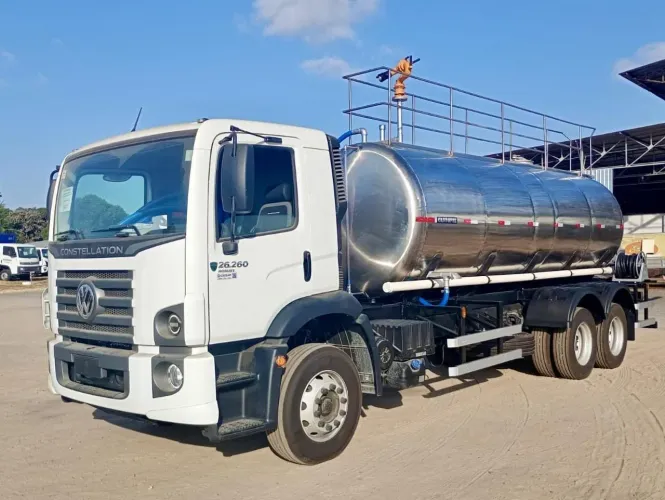 Transportes de agua potável atraves de caminhão pipa