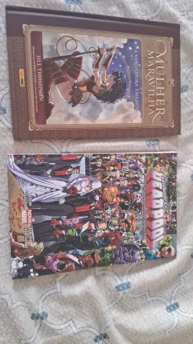HQ Mulher-Maravilha e Deadpool seminovas 