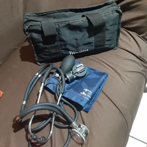 Vendo um aparelho manual de aferição de pressão arterial